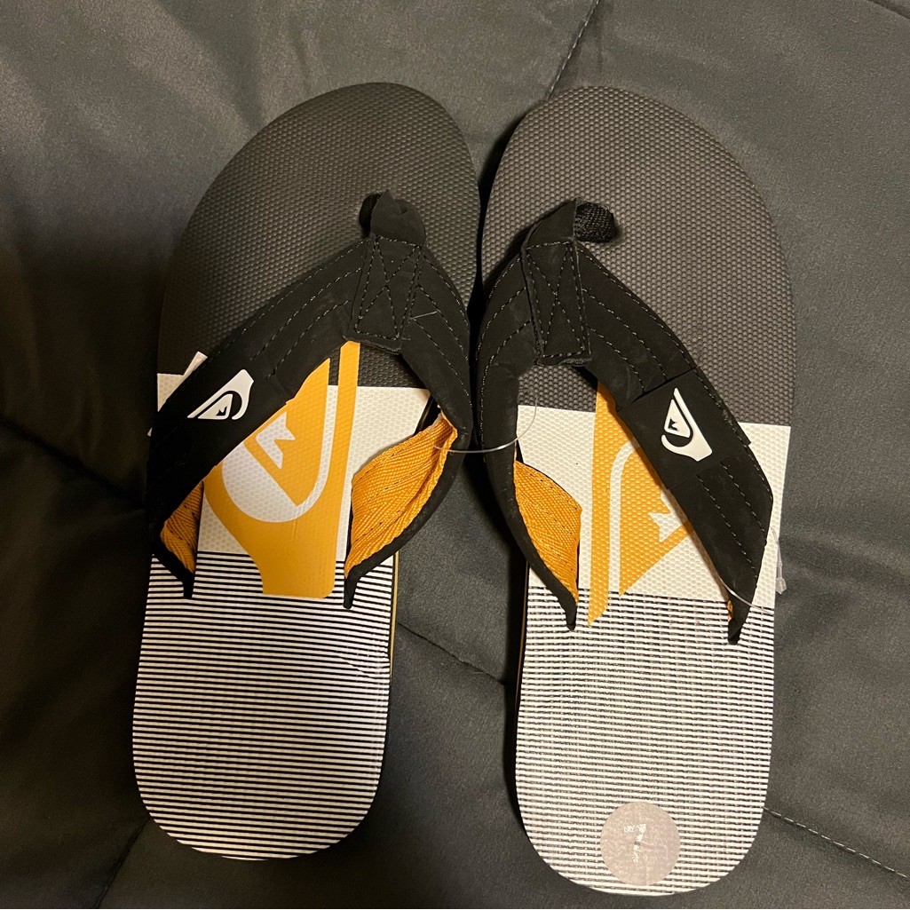 Quiksilver Size 7 Brand New